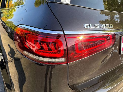 Used 2022 Mercedes-Benz GLS 450 4MATIC image 33