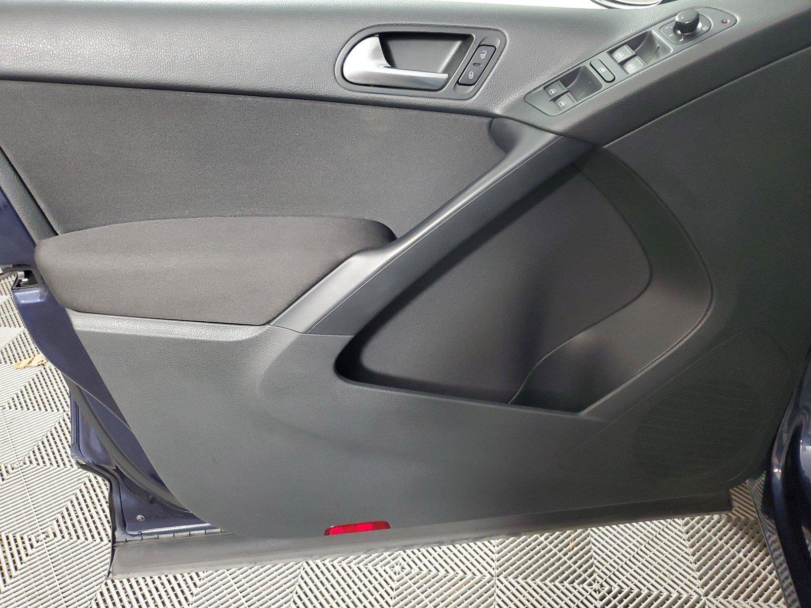 Used 2015 Volkswagen Tiguan S FWD image 18