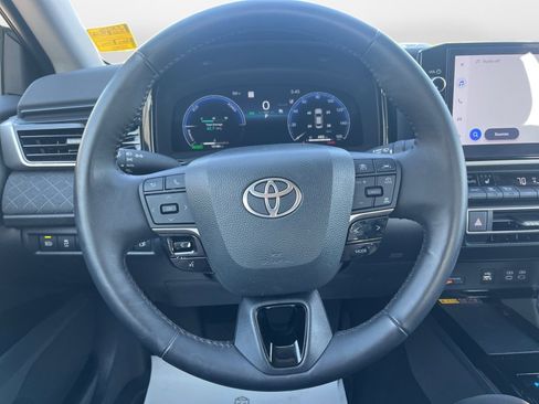 Used 2025 Toyota Camry XLE image 13