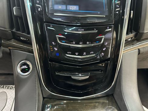 Used 2017 Cadillac Escalade Platinum image 29
