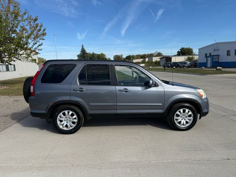 Used 2005 Honda CR-V EX image 2