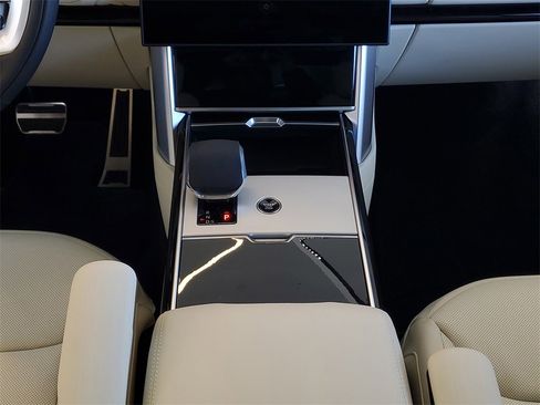 New 2026 Land Rover Range Rover SE image 23