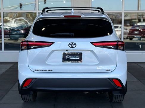 Used 2023 Toyota Highlander XLE image 11
