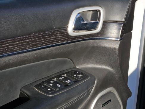 Used 2018 Jeep Grand Cherokee Summit w/ Platinum Series Group image 29