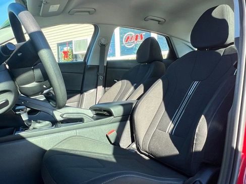 Used 2023 Hyundai Elantra SEL image 10