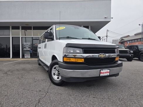 Used 2019 Chevrolet Express 3500 LT w/ LT Preferred Equipment Group image 3