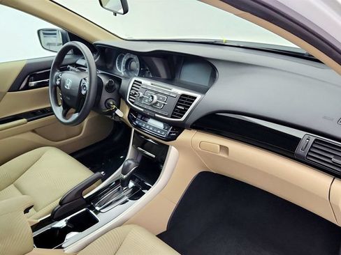 Used 2017 Honda Accord LX image 24