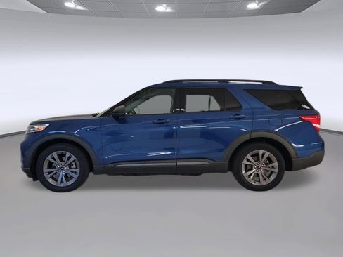 Used 2021 Ford Explorer XLT w/ Equipment Group 202A RWD image 2