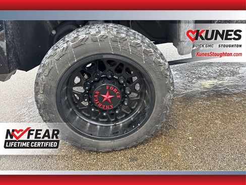 Used 2024 GMC Sierra 2500 AT4X image 16