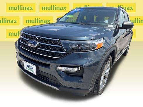 Used 2023 Ford Explorer XLT w/ Equipment Group 202A RWD image 10