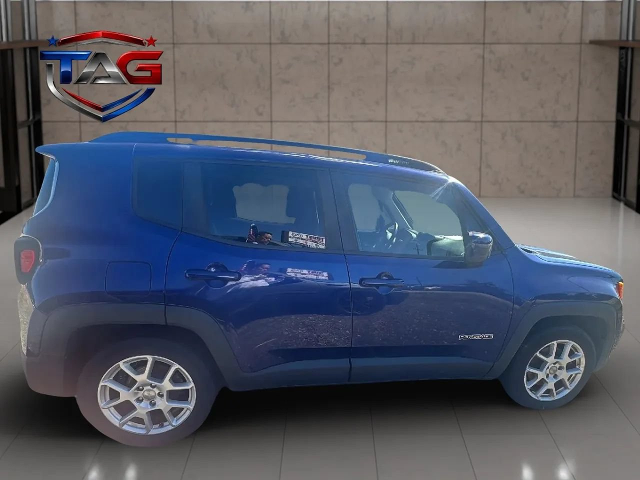 Used 2019 Jeep Renegade Latitude FWD image 4