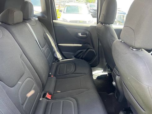 Used 2021 Jeep Renegade Latitude image 9