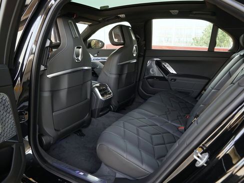 New 2026 BMW i7 xDrive60 w/ Executive Package image 34