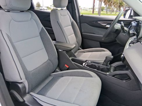 Used 2025 Chevrolet TrailBlazer LT FWD image 16