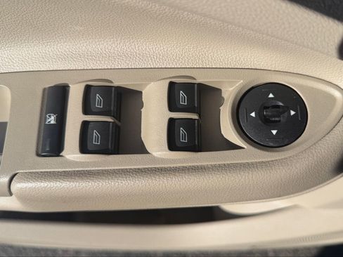 Used 2017 Ford Escape SE w/ SE Cold Weather Package image 19