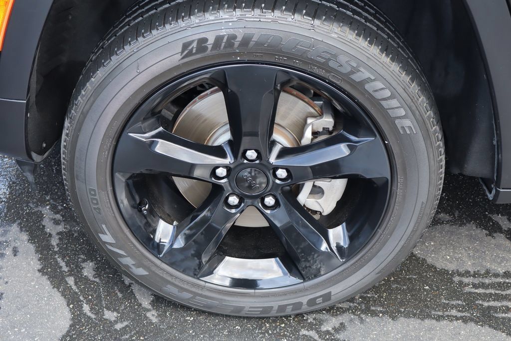 Used 2024 Jeep Grand Cherokee L Altitude RWD image 14