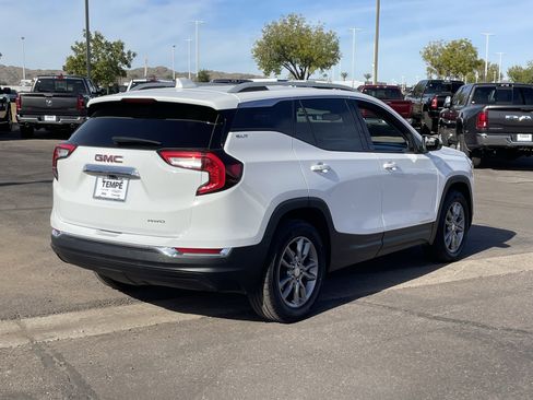 Used 2024 GMC Terrain SLT image 5