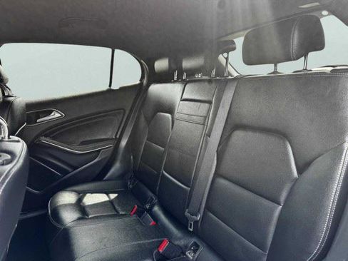 Used 2020 Mercedes-Benz GLA 250 4MATIC image 36