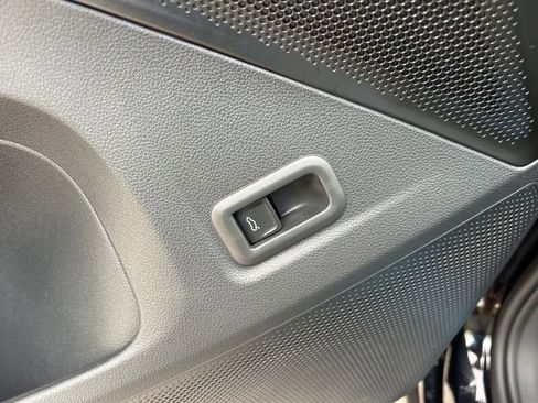 New 2026 Volkswagen Tiguan SE FWD image 20