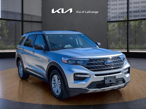 Used 2024 Ford Explorer XLT w/ Equipment Group 202A image 3