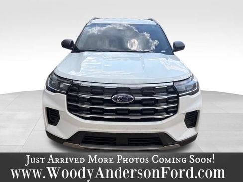 Used 2025 Ford Explorer Active RWD image 3