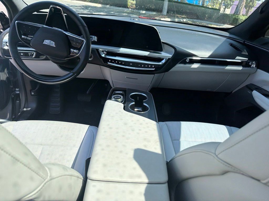 Certified 2024 Cadillac Lyriq Luxury RWD image 10