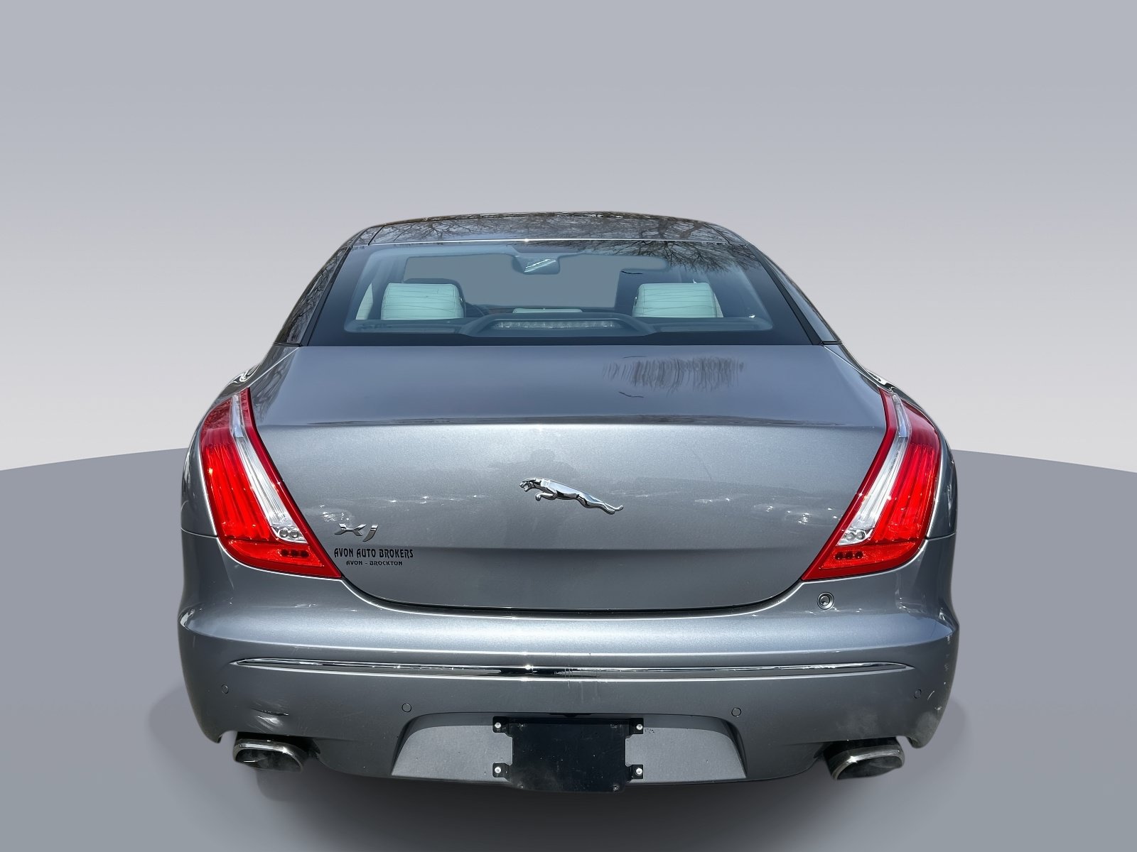 Used 2012 Jaguar XJ RWD image 4