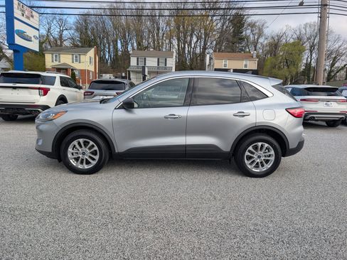 Certified 2022 Ford Escape SE w/ Cold Weather Package image 3