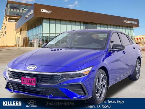 Used 2025 Hyundai Elantra Sport image 4