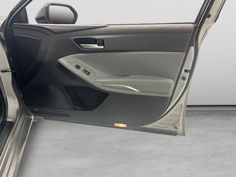 Used 2019 Toyota Avalon XLE FWD image 18
