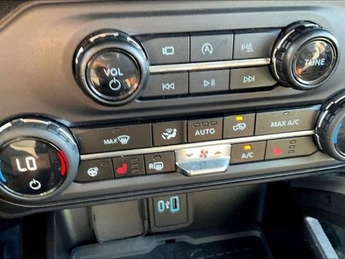 Used 2024 Ford Bronco Outer Banks image 36