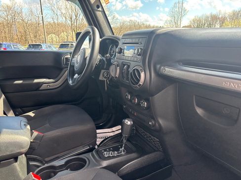 Used 2018 Jeep Wrangler Unlimited Sport S image 44