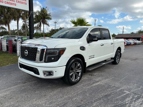 Used 2017 Nissan Titan SV image 1