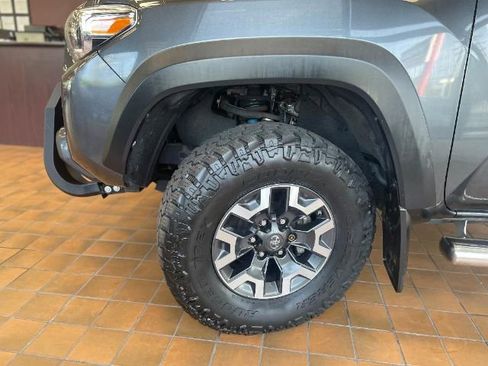 Used 2019 Toyota Tacoma TRD Off-Road image 7