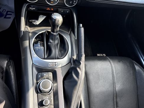 Used 2023 MAZDA MX-5 Miata Grand Touring RWD image 11