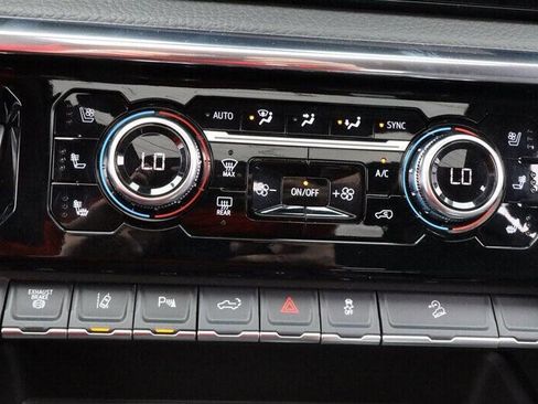 Used 2025 GMC Sierra 3500 Denali w/ Denali Reserve Package image 24