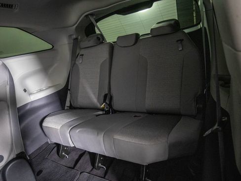 Used 2024 Toyota Sienna LE FWD image 13