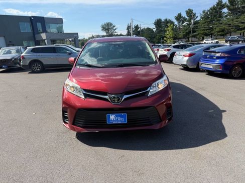 Used 2019 Toyota Sienna LE image 4