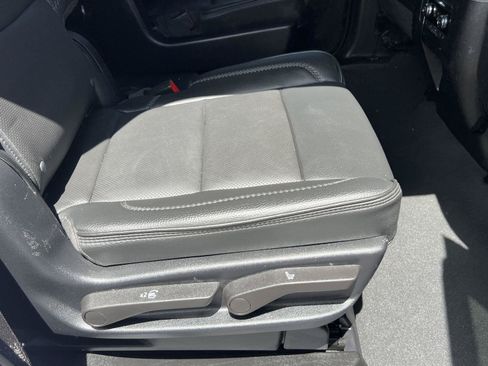 Used 2025 GMC Yukon Denali AWD/4WD image 21