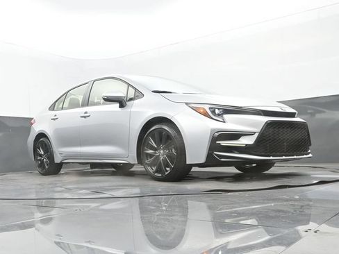 Used 2026 Toyota Corolla SE w/ SE Premium Package AWD/4WD image 22