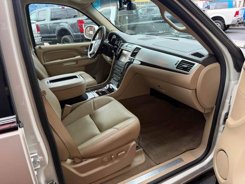 Used 2013 Cadillac Escalade EXT Luxury image 19