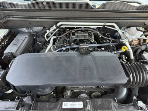 Used 2023 Chevrolet Colorado LT AWD/4WD image 10