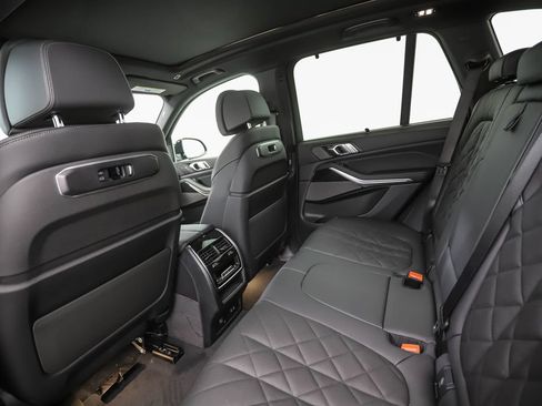 New 2026 BMW X5 xDrive40i w/ M Sport Package AWD/4WD image 21