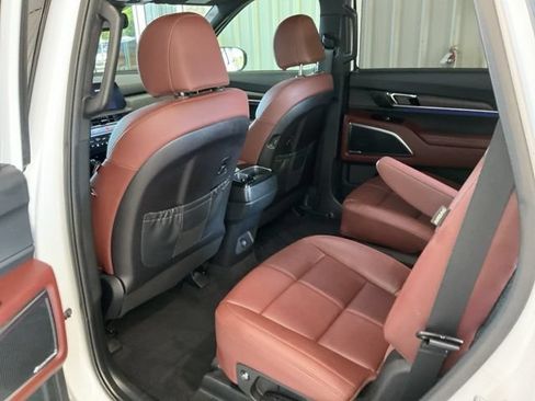 Used 2024 Kia Telluride SX w/ Towing Package FWD image 19