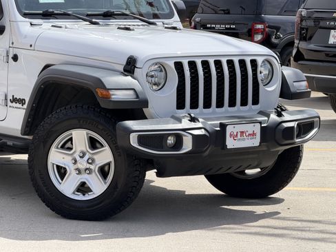Used 2023 Jeep Gladiator Sport AWD/4WD image 2