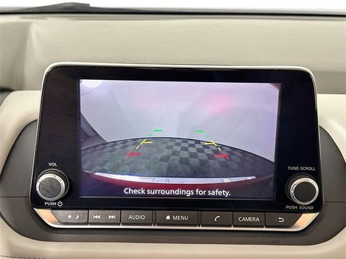 Used 2023 Nissan Rogue SV image 12