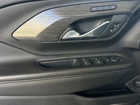 Used 2024 GMC Terrain SLT image 10