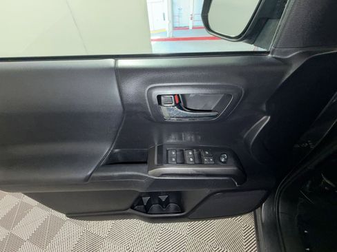 Used 2020 Toyota Tacoma TRD Off-Road image 15
