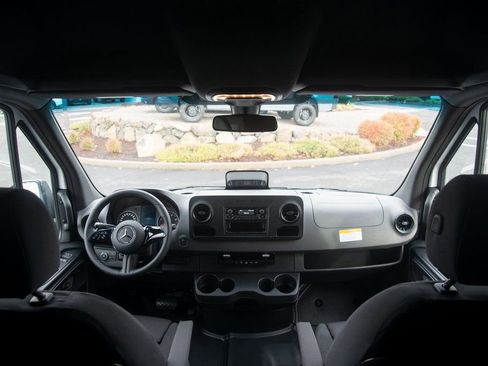 Used 2025 Mercedes-Benz Sprinter 2500 image 30