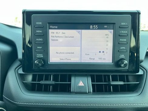 Used 2019 Toyota RAV4 XLE w/ Carpet Mat Package AWD/4WD image 18